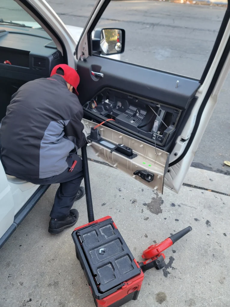Otto Glass technician replacing a broken car door window on-site
